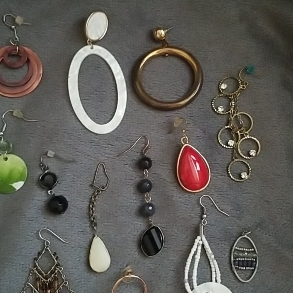 Assorted Single Earrings - Picture 3 of 9